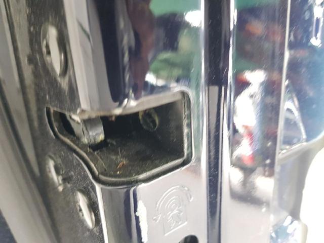 Zamek drzwi tylnych lewych 9826126080 PEUGEOT
