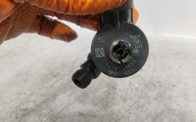 Wtryskiwacz paliwa 9828959880 PEUGEOT