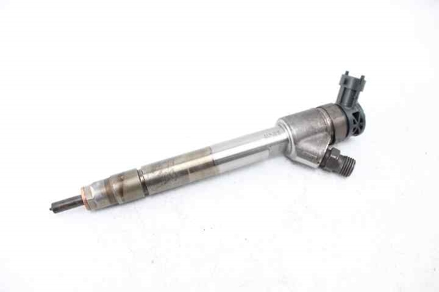 Wtryskiwacz paliwa 9828959880 PEUGEOT