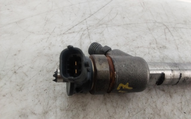 Wtryskiwacz paliwa 9828959880 PEUGEOT