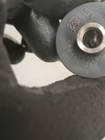 Wtryskiwacz paliwa 9828959880 PEUGEOT