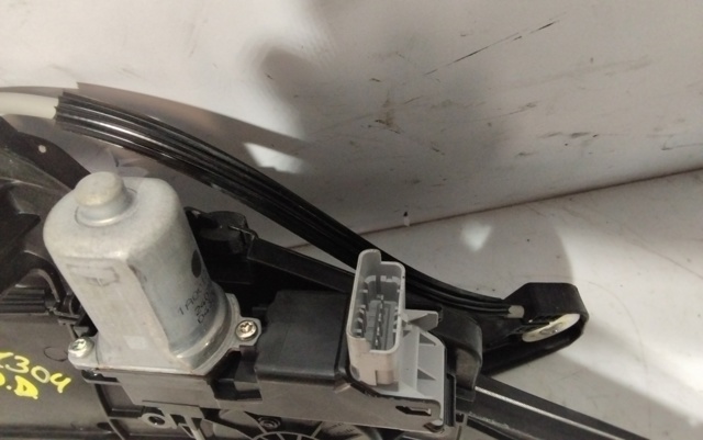Mechanizm podnoszenia szyby drzwi przednich prawych 9829043380 OPEL