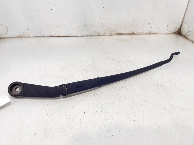 Ramię wycieraczki szyby przedniej 98321A4000 HYUNDAI