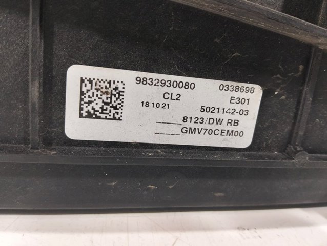 Dyfuzor chłodnicy, w komplecie z silnikiem i wirnikiem 9832930080 OPEL