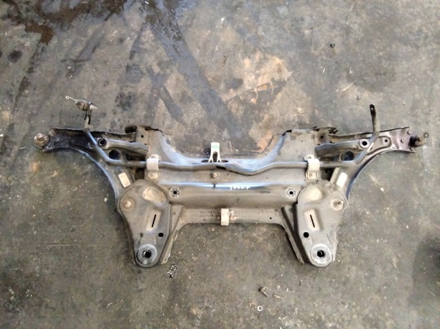 Korpus osi przedniej 9834696980 PEUGEOT