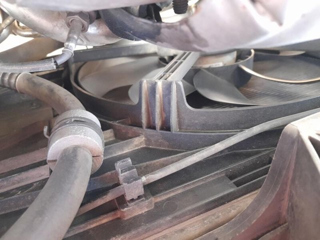 Dyfuzor chłodnicy, w komplecie z silnikiem i wirnikiem 9836636780 PEUGEOT