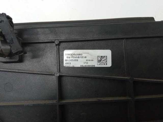 Dyfuzor chłodnicy, w komplecie z silnikiem i wirnikiem 9836636780 PEUGEOT