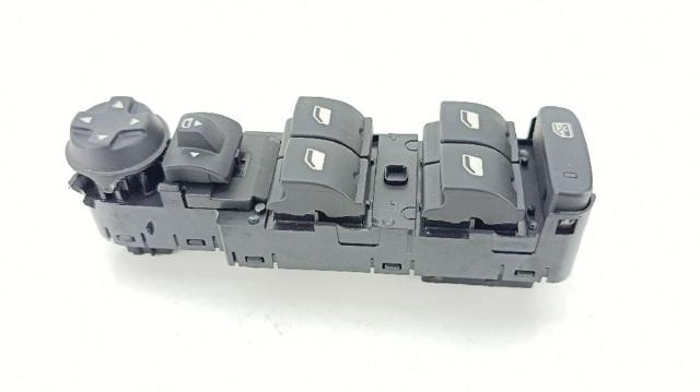 Panel przyciskowy sterowania podnośnikiem szyby przedni lewy 98421760ZD PEUGEOT