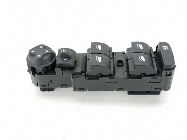 Panel przyciskowy sterowania podnośnikiem szyby przedni lewy 98421760ZD PEUGEOT