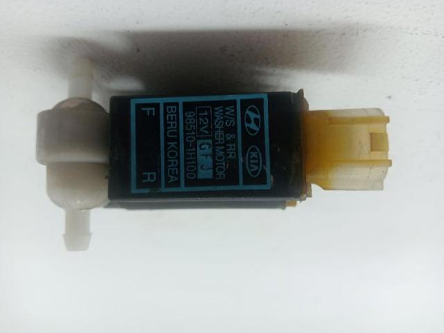 Pompka spryskiwacza szyby przedniej 985101H100 HYUNDAI