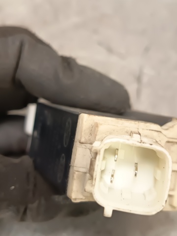 Pompka spryskiwacza szyby przedniej 985102V100 HYUNDAI