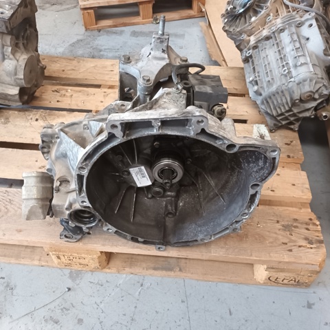 Mechaniczna skrzynia biegów w komplecie 98WT7F096AC FORD
