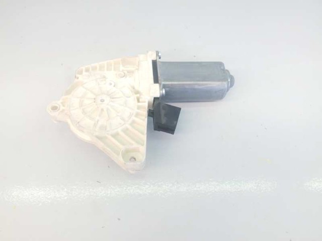 Mechanizm podnoszenia szyby drzwi przednich prawych 996145102 MERCEDES