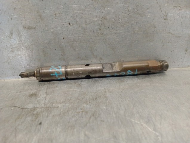 Wtryskiwacz paliwa A0000101551 MERCEDES