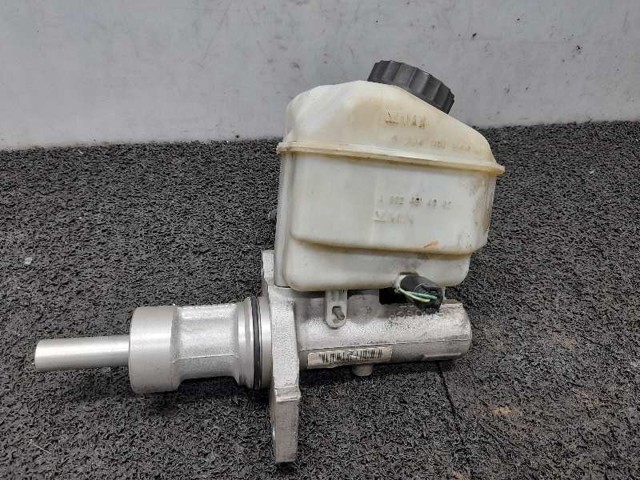 Główny cylinder hamulców A0004317601 MERCEDES