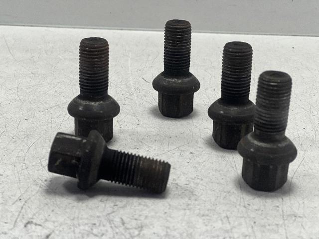 Śruba koła A0009904907 MERCEDES