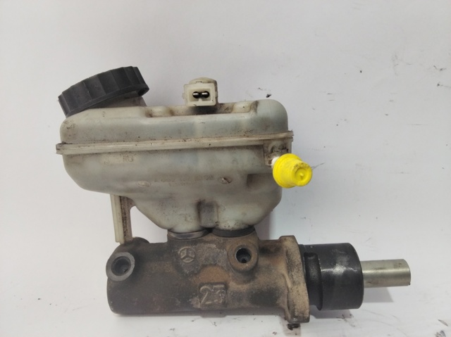 Zbiorniczek głównego cylindra hamulcowego (płynu hamulcowego) A0024312802 MERCEDES