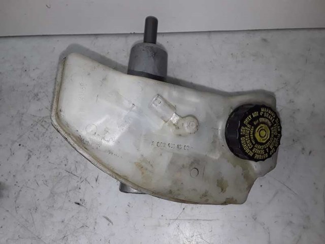 Zbiorniczek głównego cylindra hamulcowego (płynu hamulcowego) A0024314502 MERCEDES