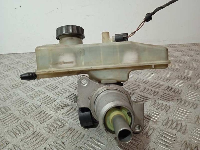 Zbiorniczek głównego cylindra hamulcowego (płynu hamulcowego) A0024314502 MERCEDES