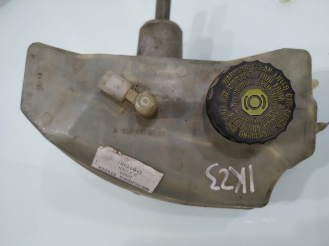 Zbiorniczek głównego cylindra hamulcowego (płynu hamulcowego) A0024314502 MERCEDES