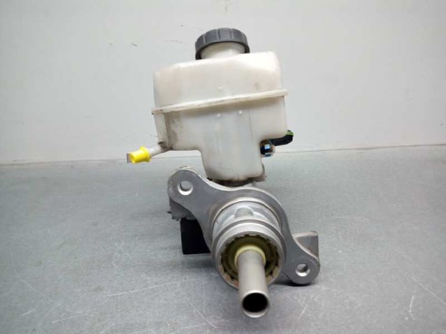 Zbiorniczek głównego cylindra hamulcowego (płynu hamulcowego) A0024315202 MERCEDES