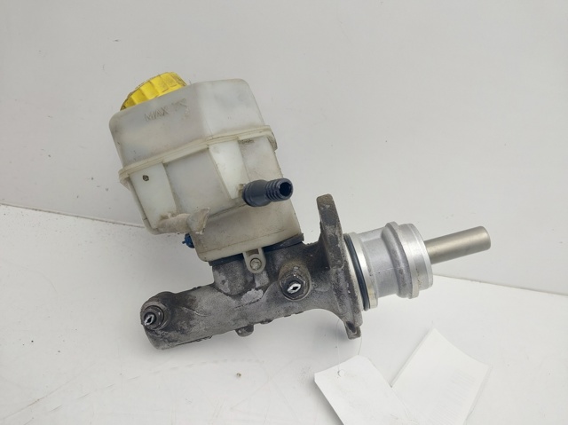 Zbiorniczek głównego cylindra hamulcowego (płynu hamulcowego) A0024315202 MERCEDES