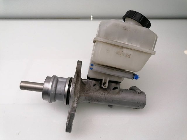 Zbiorniczek głównego cylindra hamulcowego (płynu hamulcowego) A0024315202 MERCEDES