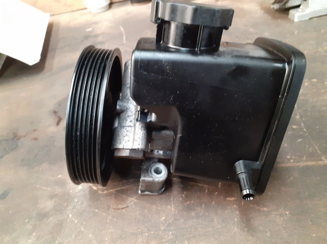 Pompa wspomagania hydraulicznego kierownicy A0024667201 MERCEDES