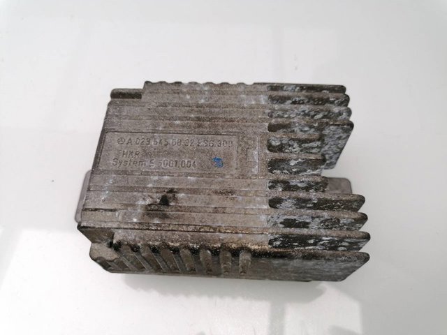 Regulator obrotów wentylatora (sterownik) A0235456832 MERCEDES