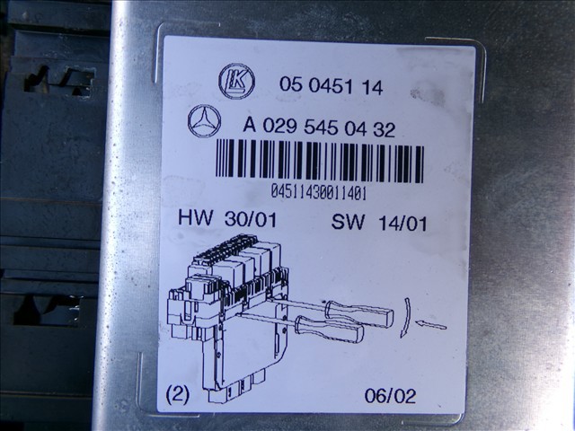 Skrzynka bezpieczników A0295450432 MERCEDES