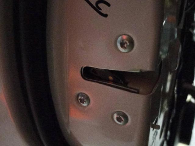 Zamek drzwi przednich prawych A047218 MITSUBISHI