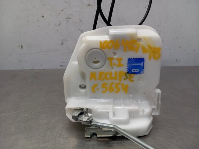 Zamek drzwi przednich prawych A047218 MITSUBISHI
