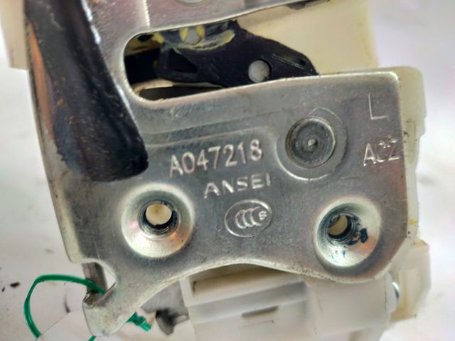 Zamek drzwi przednich prawych A047218 MITSUBISHI