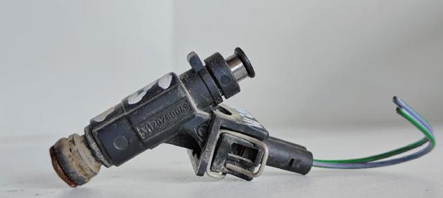 Wtryskiwacz paliwa A1120780049 MERCEDES