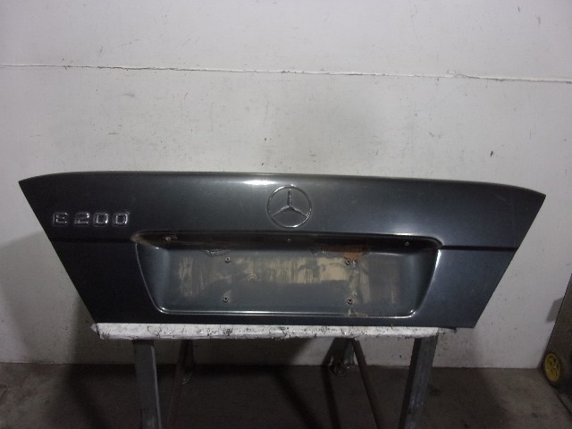 Kupić Klapa bagażnika Mercedes E  W124 w dobrej cenie
