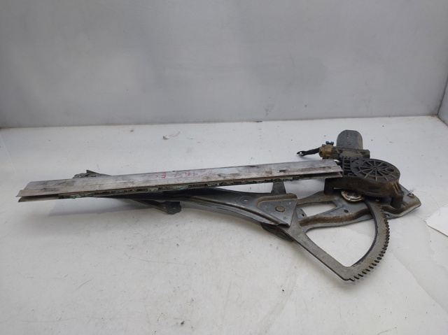 Mechanizm podnoszenia szyby drzwi przednich lewych A1637201146 MERCEDES