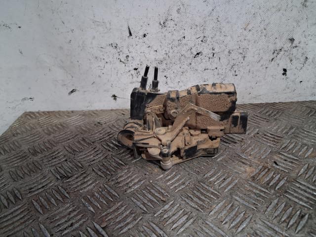 Zamek drzwi tylnych prawych A1637301035 MERCEDES