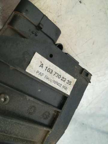 Zamek drzwi tylnych prawych A1637302235 MERCEDES