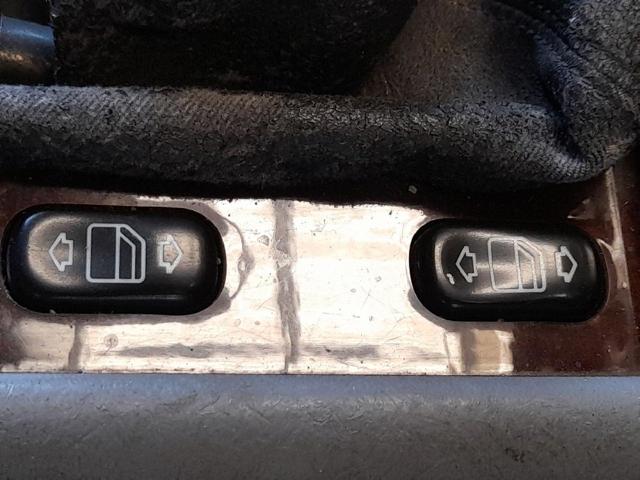 Panel przyciskowy sterowania podnośnikiem szyb konsoli centralnej A1638207110 MERCEDES