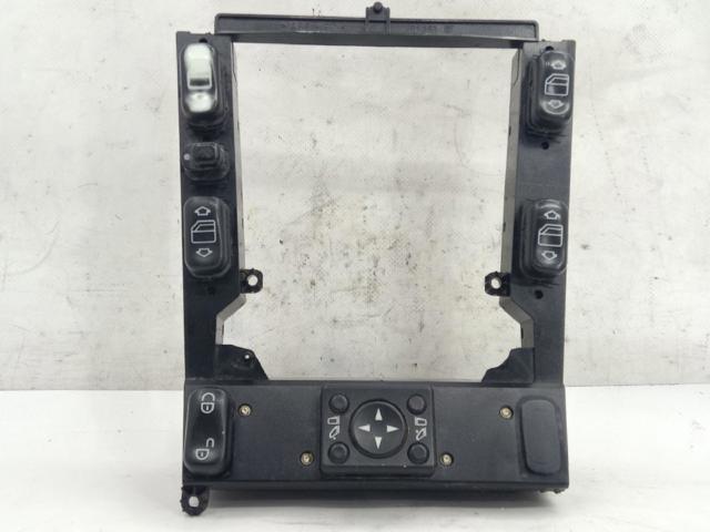 Panel przyciskowy sterowania podnośnikiem szyb konsoli centralnej A1638207110 MERCEDES
