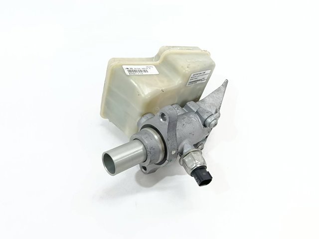 Zbiorniczek głównego cylindra hamulcowego (płynu hamulcowego) A1644300202 MERCEDES