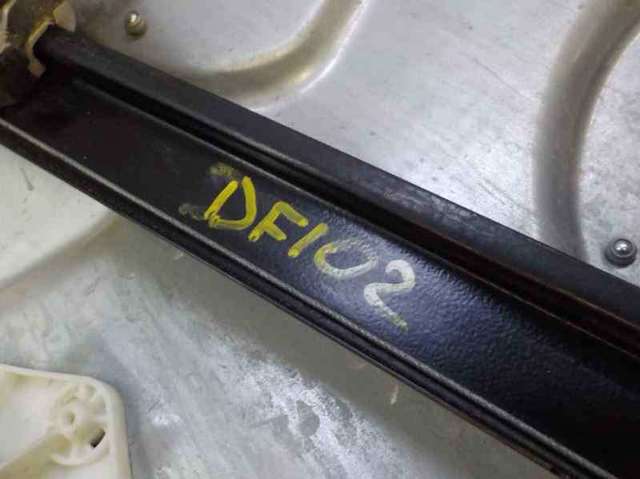 Mechanizm podnoszenia szyby drzwi przednich prawych A1647201679 MERCEDES