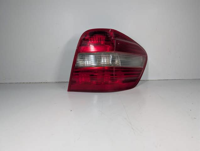 Lampa zespolona tylna prawa A1648200264 MERCEDES