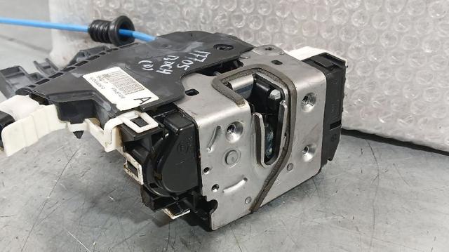 Zamek drzwi przednich prawych A1667200435 MERCEDES