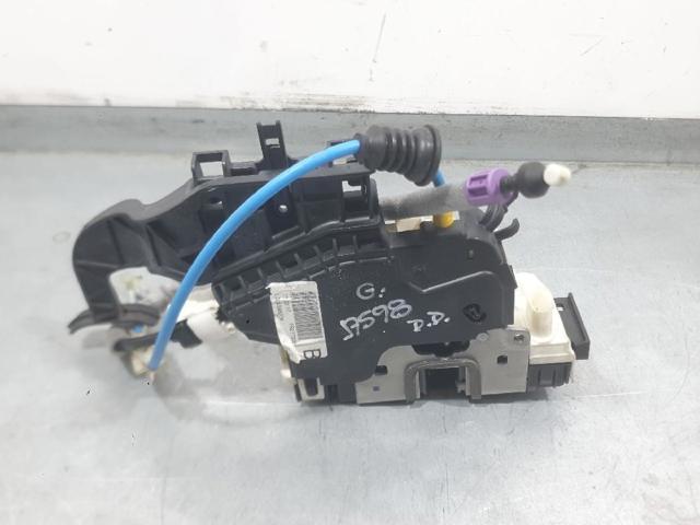 Zamek drzwi przednich prawych A1667200435 MERCEDES