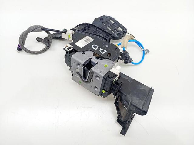 Zamek drzwi przednich prawych A1667200435 MERCEDES