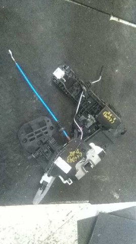 Zamek drzwi przednich prawych A1667200435 MERCEDES