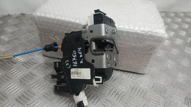 Zamek drzwi przednich prawych A1667200435 MERCEDES