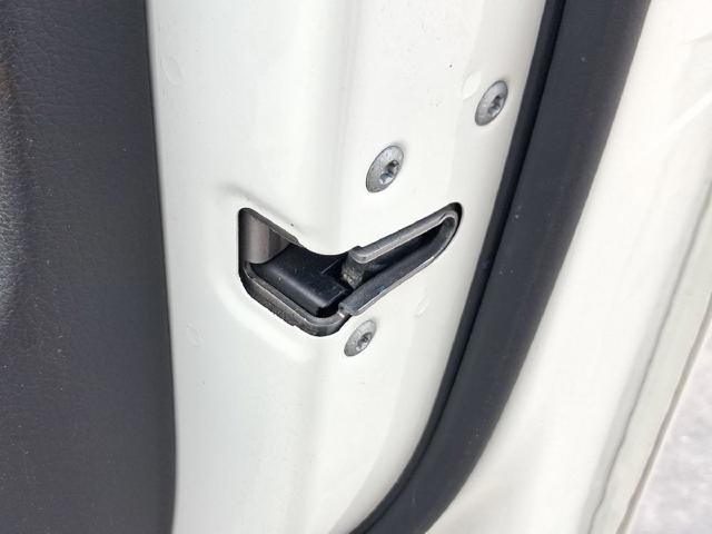 Zamek drzwi przednich prawych A1667200435 MERCEDES