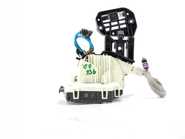 Zamek drzwi przednich prawych A1667200435 MERCEDES
